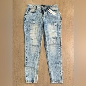 💕 NWT Women’s I Saw It First Distressed Mom Jeans Mid Wash in size 4